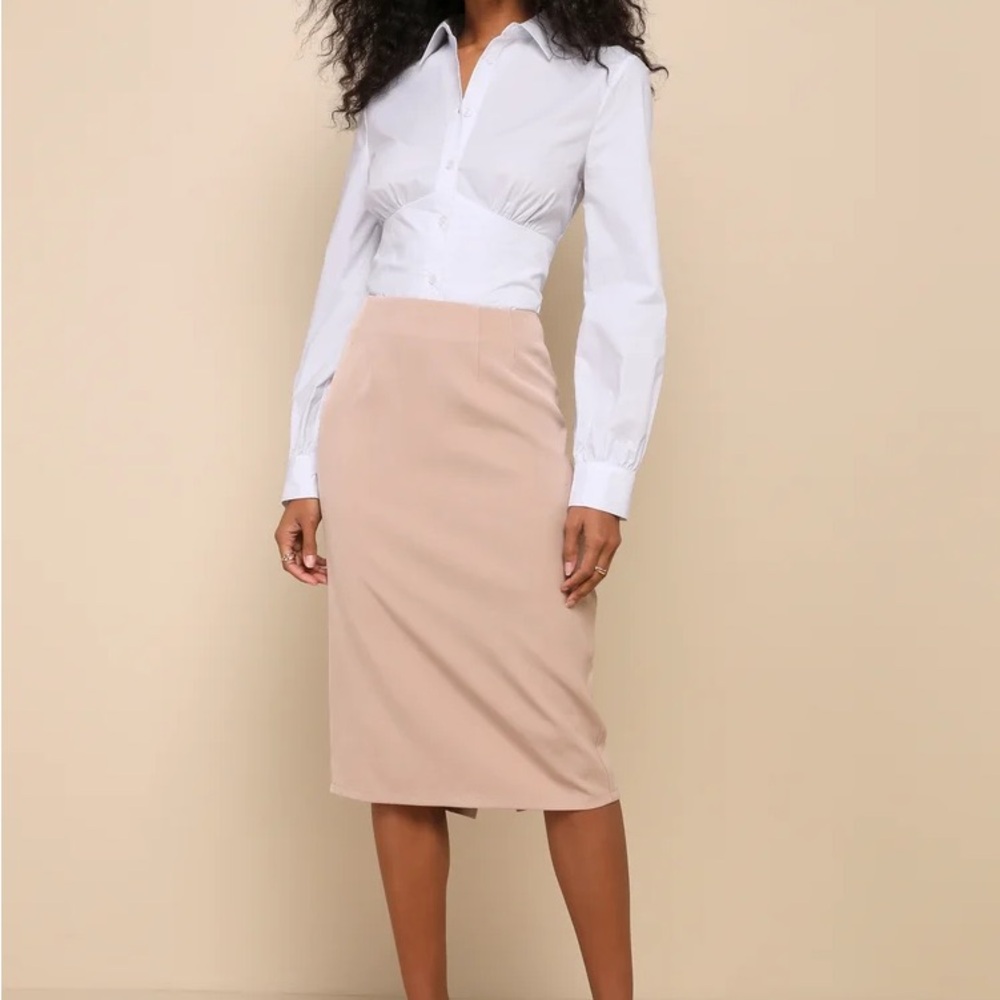 NWOT Lulu’s Beige Midi Skirt